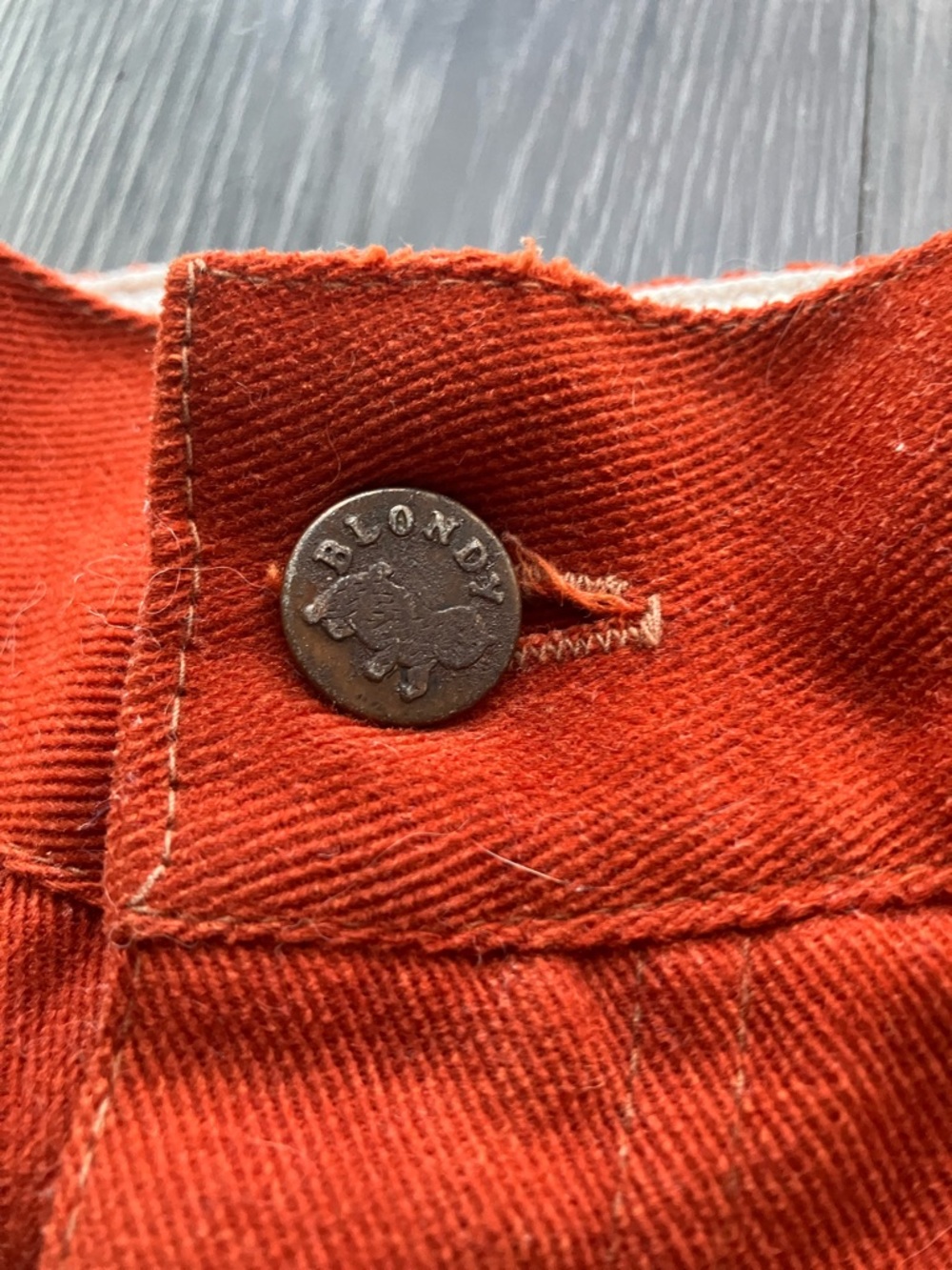 Vintage 60s Bold Rust Solid Colored Carpenter Style Casual Cuffed Mini Shorts - Picture 5 of 11